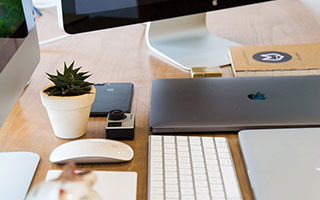 在线实盘配资炒股平台开户:股票交易杠杆-车企半年报：七成车企实现盈利 比亚迪营收破3000亿元、江淮扣非净利降超1000%